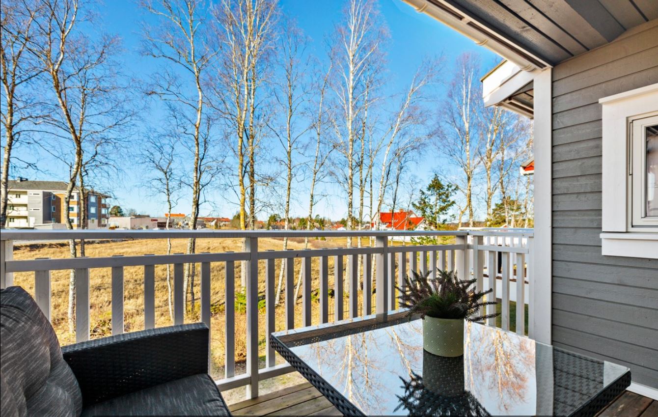 Utsikt terrasse, nå er trær hogd så har sol hele kvelden